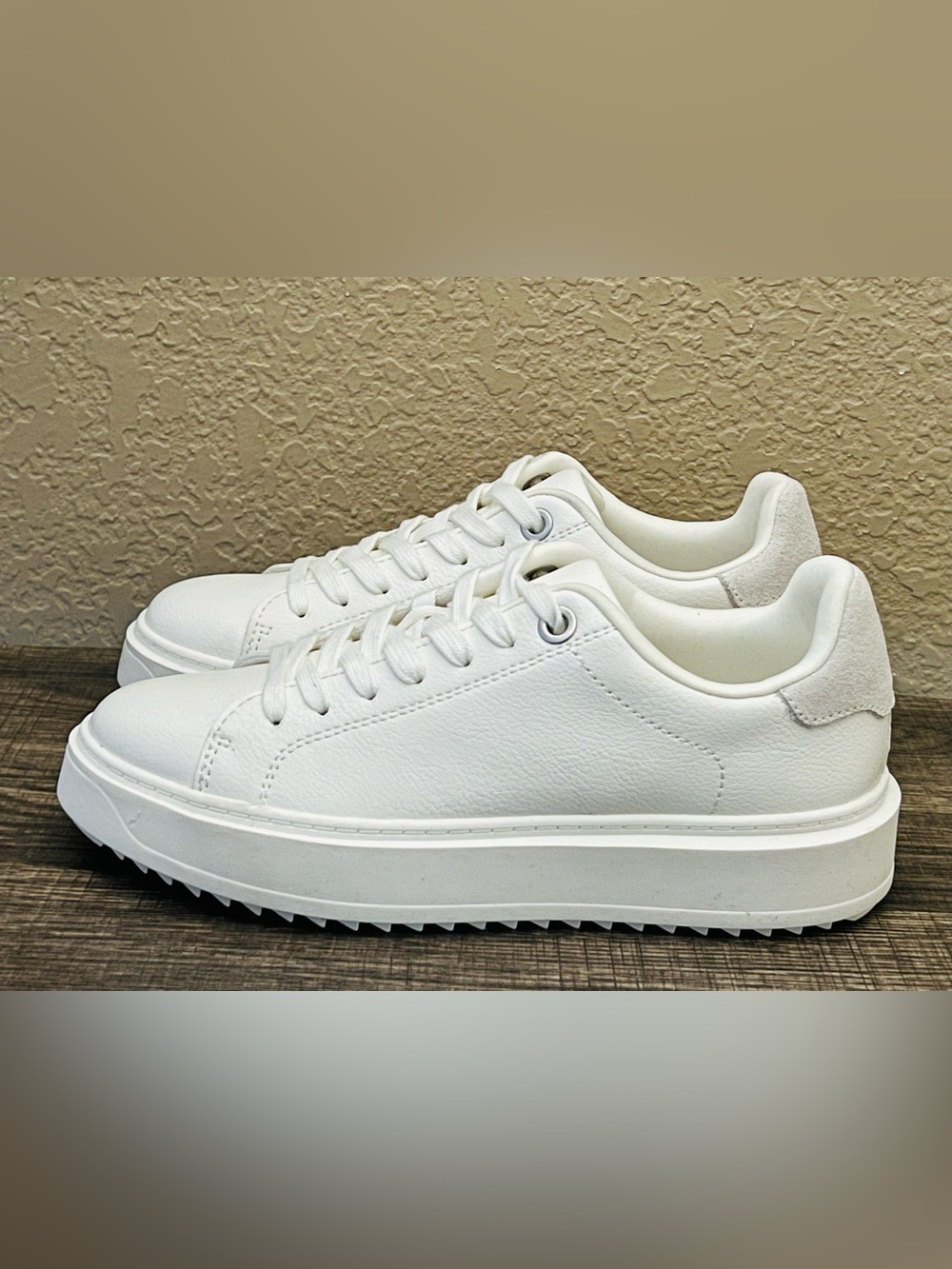 Steve Madden Catcher Shoes Size 6M